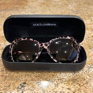 Dolce & Gabbana Leopard 🐆 print sunglasses 🕶